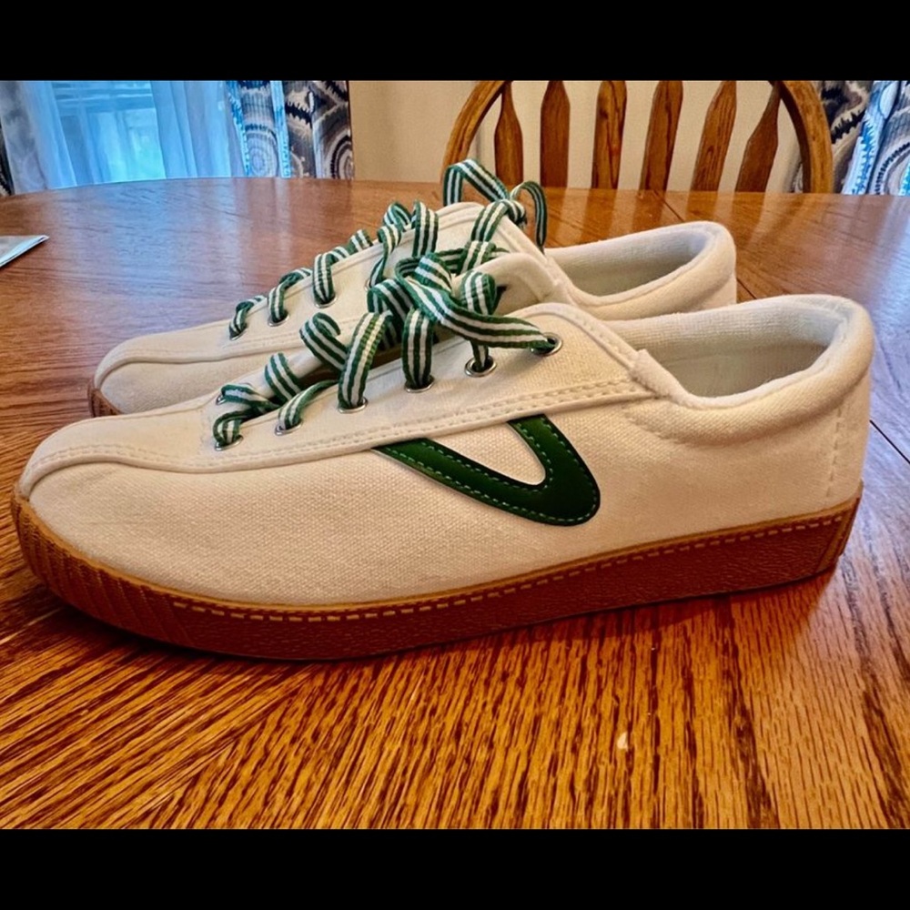NEW Women’s Tretorn Canvas Sneakers Sz 9!